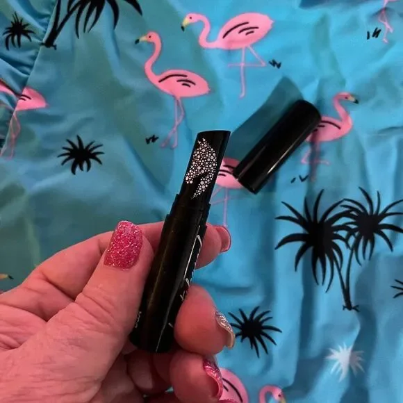 Brooke USA "Beauty For Real" Debbie Lip Balm .89oz NEW - Picture 3 of 9